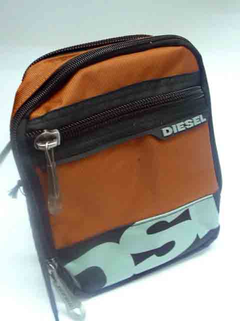 Bolso de costado Caballero Marca Diesel pvp 30.75 €